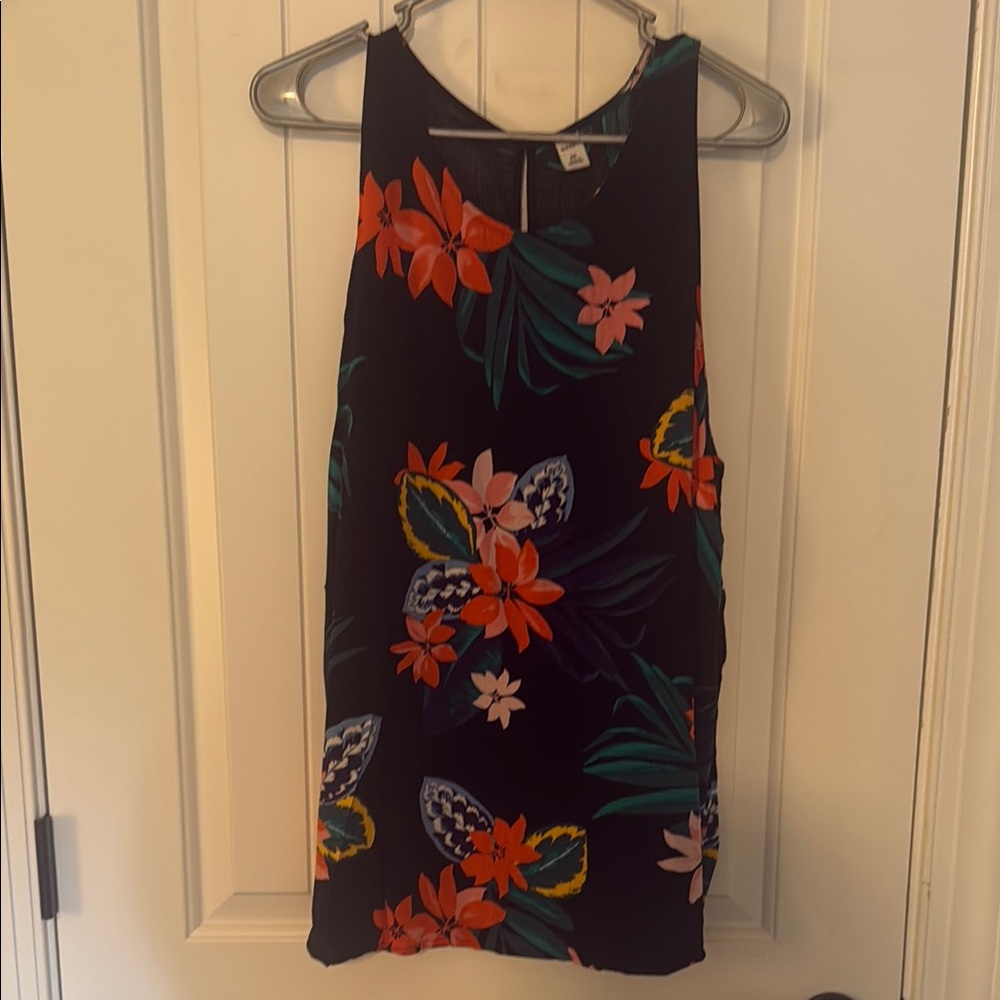 Old Navy women’s Floral Sleeveless Tank size XXL flowy material great for summer